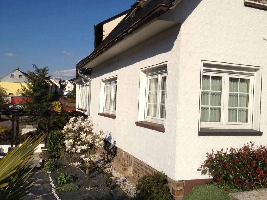 Haus Uebernachtenswert Cochem Mosel ภายนอก รูปภาพ